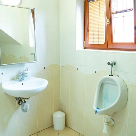 Penzión pre hostí Zvala *